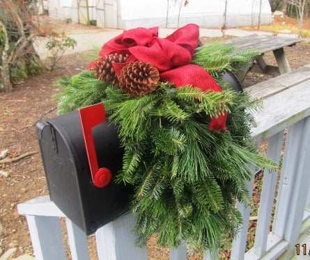 Mailbox hugger - Decoration