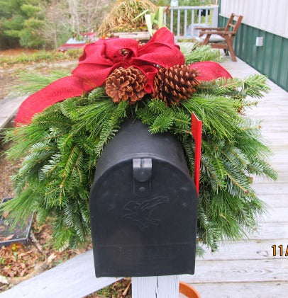 Mailbox hugger - Decoration
